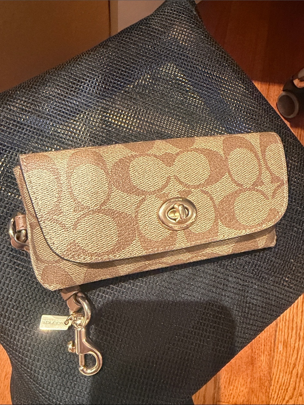 Glasses case Coach Signature Canvas Turnlock Clutch in Brown/Tan